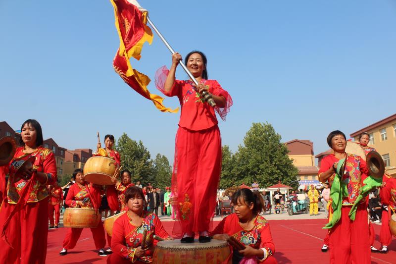 广场舞献礼国庆，舞动中的爱国情怀